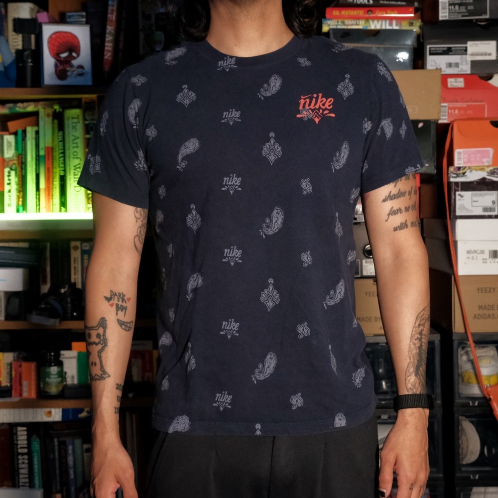 Nike Men's Navy Graphic T-Shirt